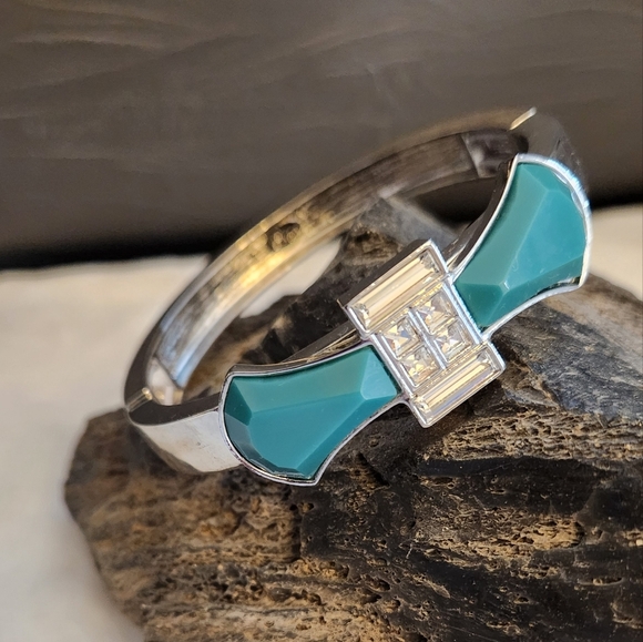 NWOT Lia Sophia "Pretty Perfect" Turquoise and Silver Cut Crystal bracelet - Picture 1 of 5